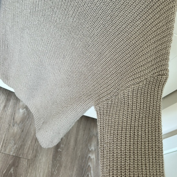 TKEQ knit sweater - Picture 4 of 5